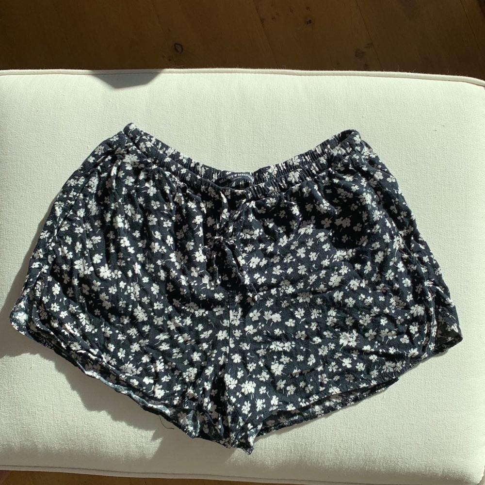 BRANDY MELVILLE shorts